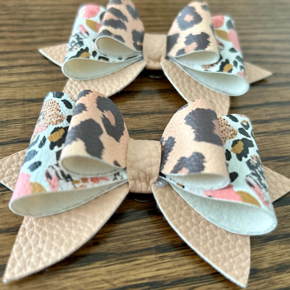 SOLD•Shoe Clips - Picture 2 of 3